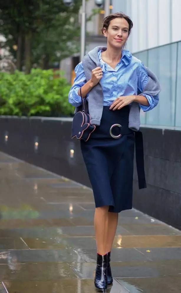 时尚变迁中的最新款衣服，自信与成就之旅的启航点
